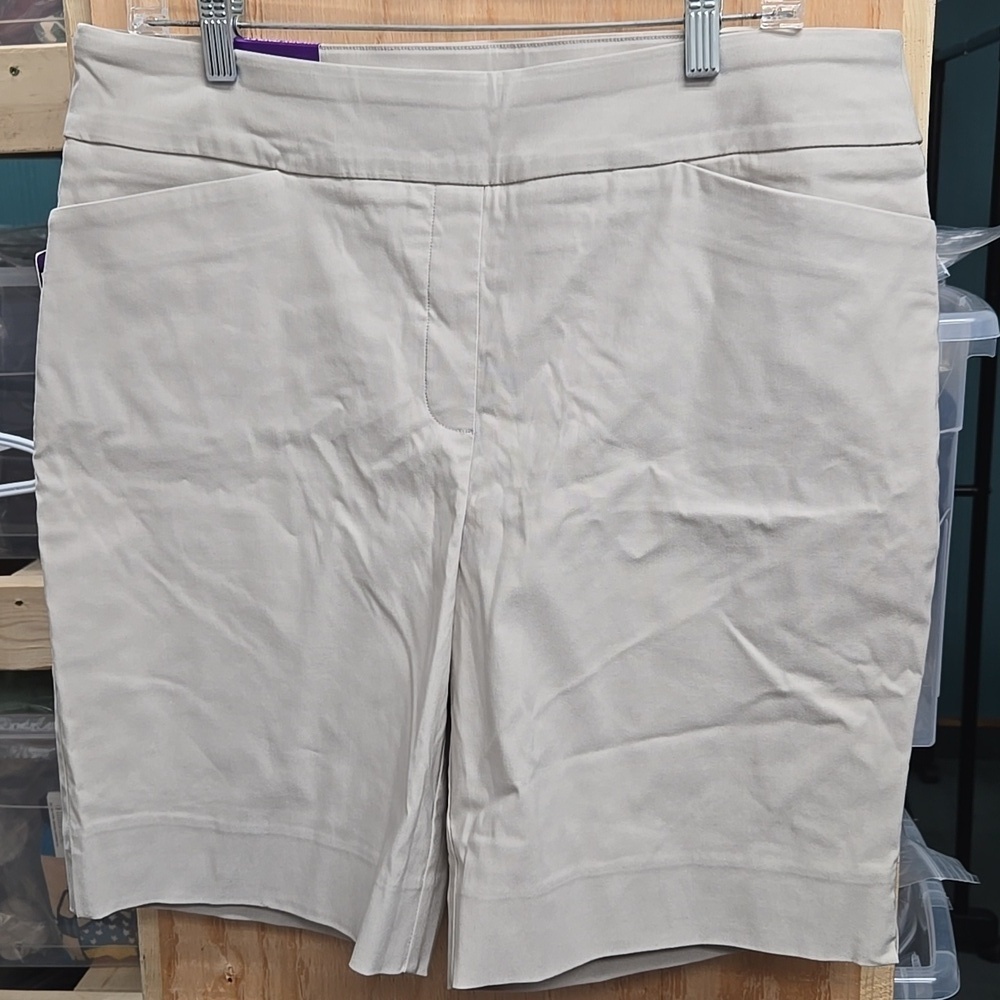 Hilary Radley Size 14 Light Beige Pull On Bermuda Style Dress Shorts